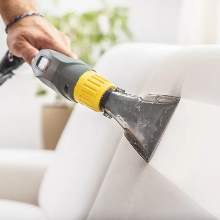 Revivifiez votre mobilier avec le nettoyage expert ISL. Solutions avancées pour un intérieur impeccable et accueillant.