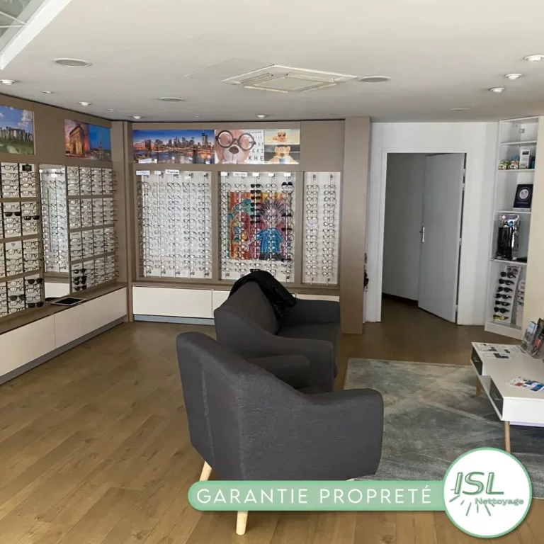 Attirez et fidélisez votre clientèle à Mâcon grâce à une salle d'attente irréprochable. Nos services de nettoyage commercial personnalisés vous assurent une propreté inégalée.
